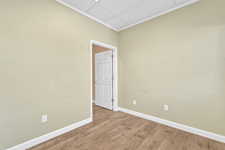 More Photos Of 401A Elm St, Johnson City Office For Lease