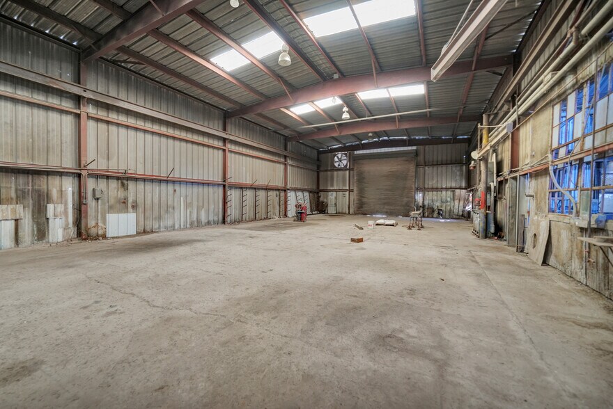 More Photos Of 501 Hillcrest Ave, Odessa Warehouse For Sale