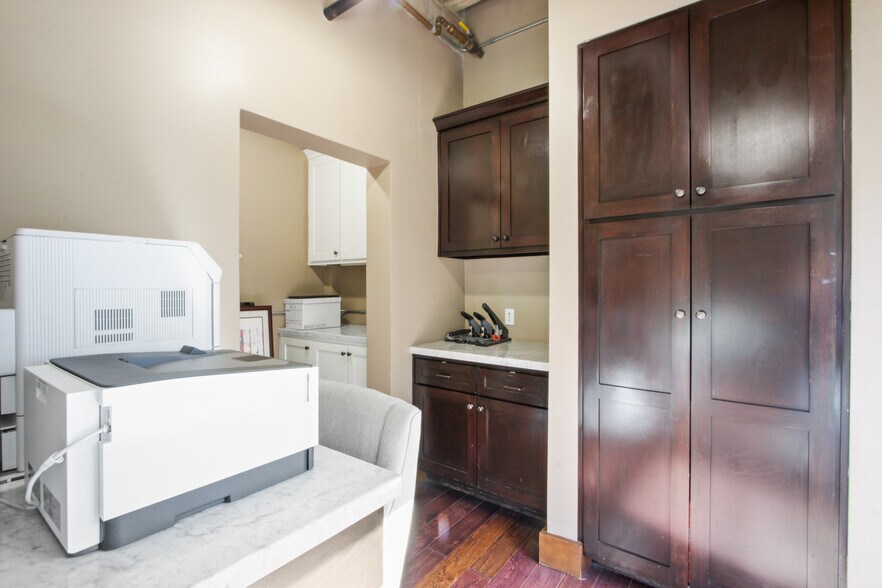 More Photos Of 201-207 E Broadway, Long Beach Office For Sale