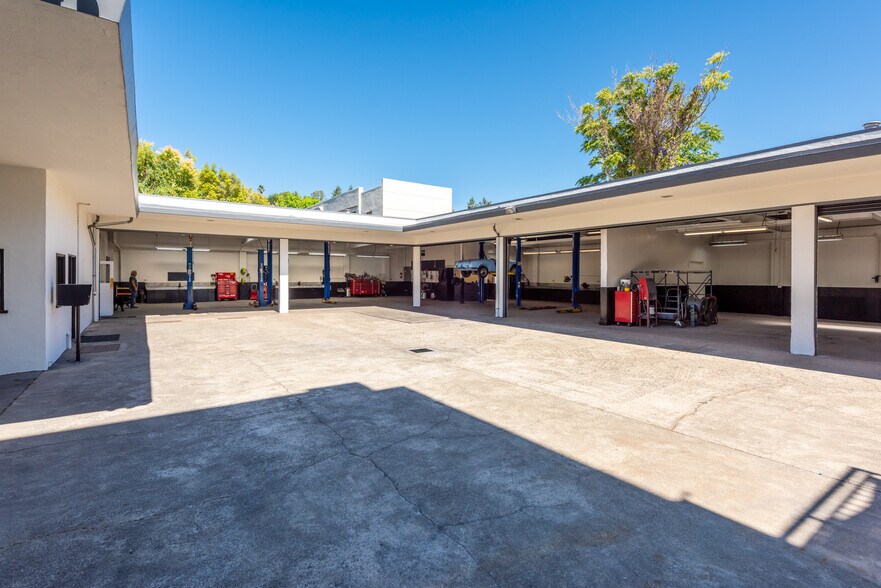 More Photos Of 1714 4th St, San Rafael Storefront Retail Residential For Sale