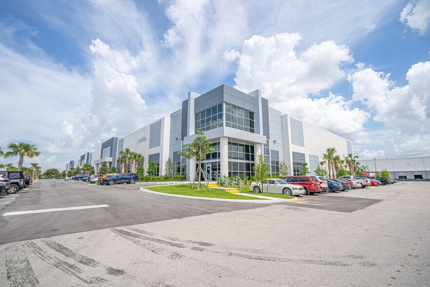 More Photos Of 1620 NW 215th St, Miami Gardens Unknown For Lease