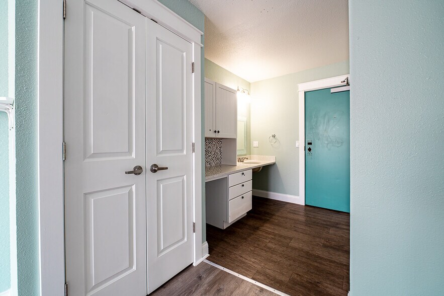 More Photos Of 461 Munson Ave, Traverse City Hotel For Sale