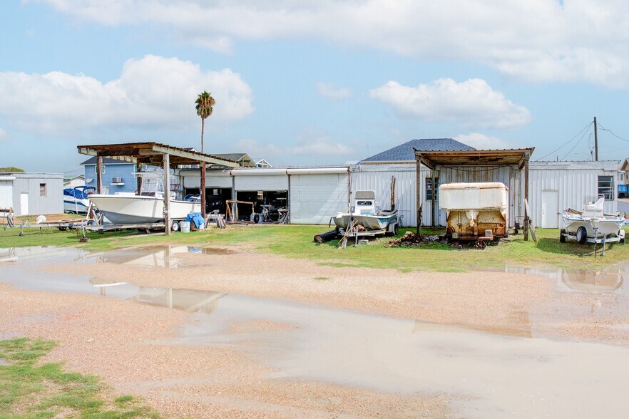 More Photos Of 205 Marine Way, Freeport Self Storage For Sale