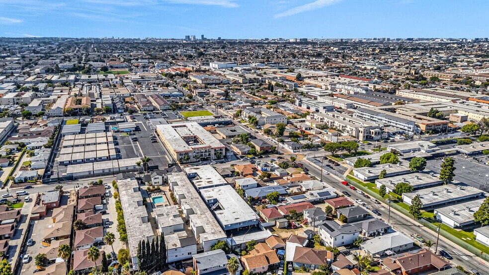 More Photos Of 13922 Yukon Ave, Hawthorne Apartments For Sale