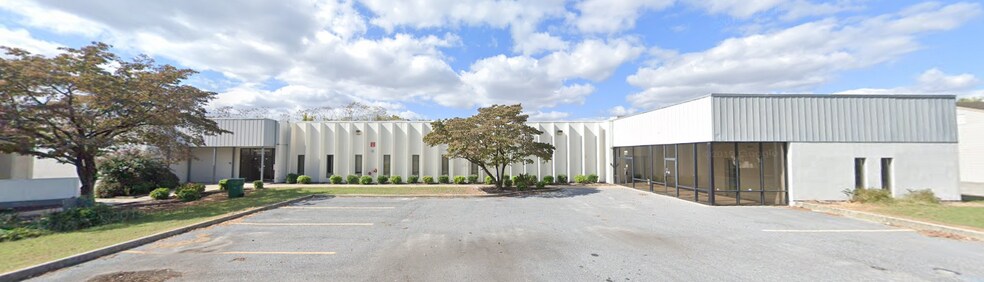 More Photos Of 408 Coles Cir, Salisbury Warehouse For Lease