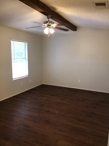 More Photos Of 811 Darby Blvd, San Antonio Apartments For Sale