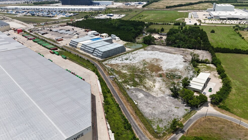 More Photos Of 601, 867, 906 Talco Rd, Lancaster Warehouse For Lease