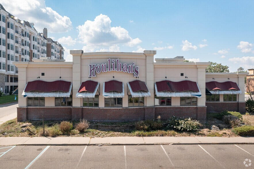 725 Merrick Ave, Westbury, NY 11590 Retail For Lease