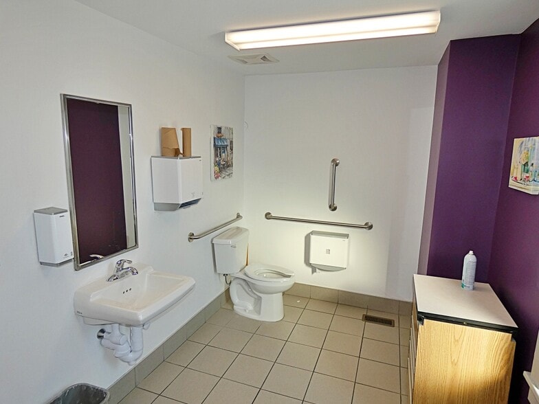 More Photos Of 2495 Elmwood Ave, Buffalo Office For Sale