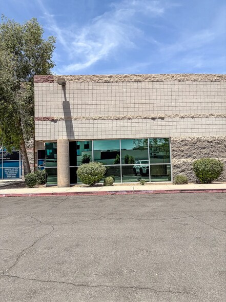 More Photos Of 130 N Sunway Dr, Gilbert Distribution For Lease