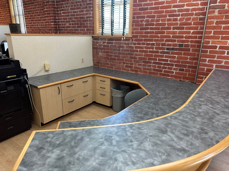 More Photos Of 438 N Bancroft St, Indianapolis Light Manufacturing For Sale