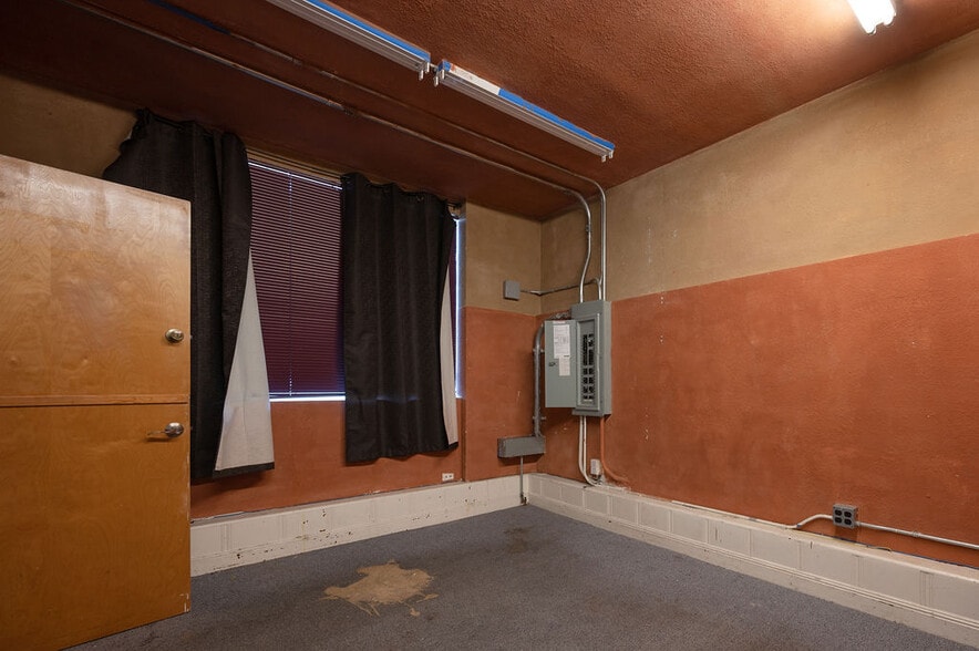 More Photos Of 5935-5937 Mission St, Daly City Warehouse For Lease