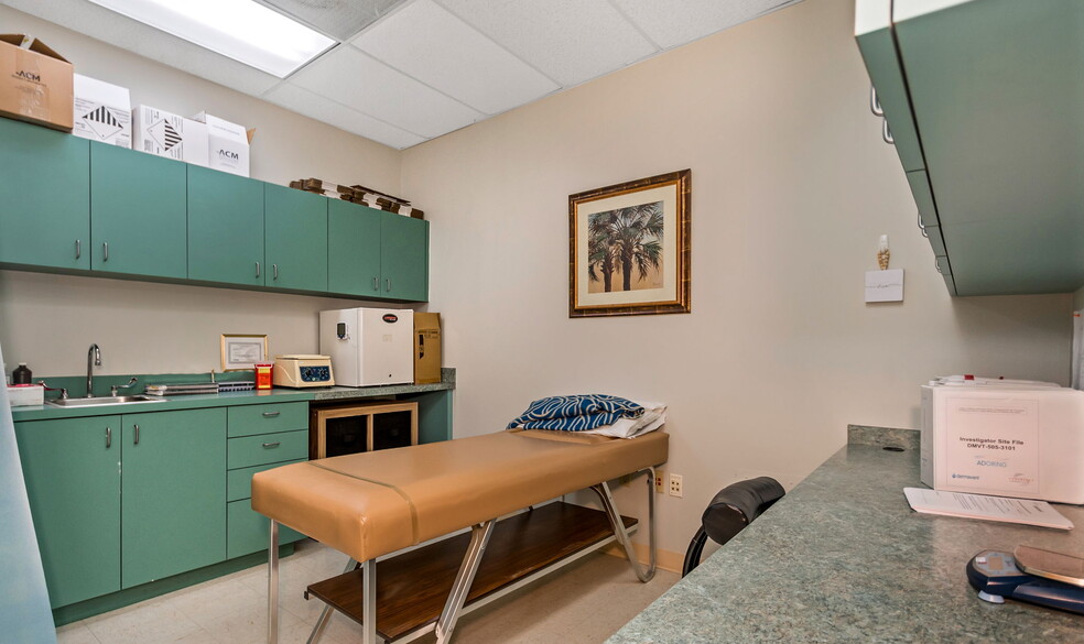 More Photos Of 7641 66th St N, Pinellas Park Medical For Sale