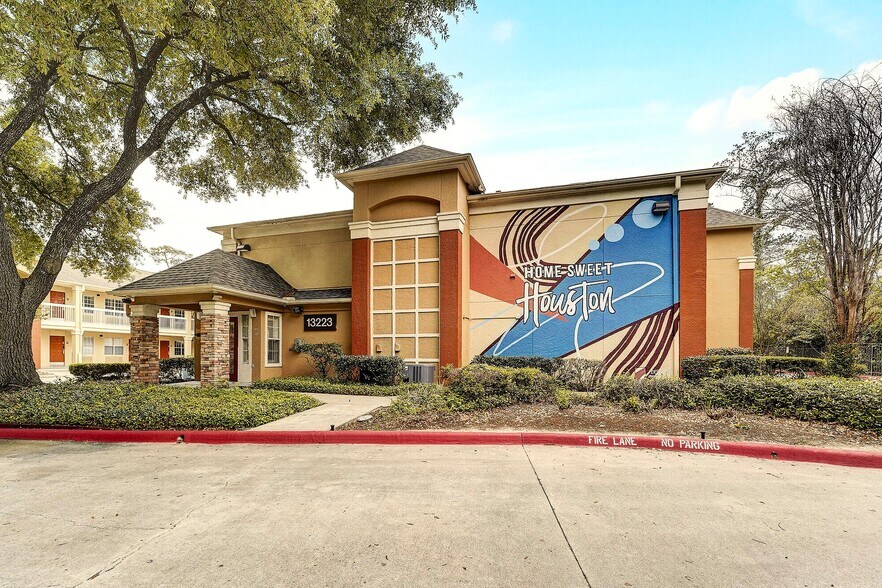 Primary Photo Of 13223 Champions Plaza Dr, Houston Apartments For Sale