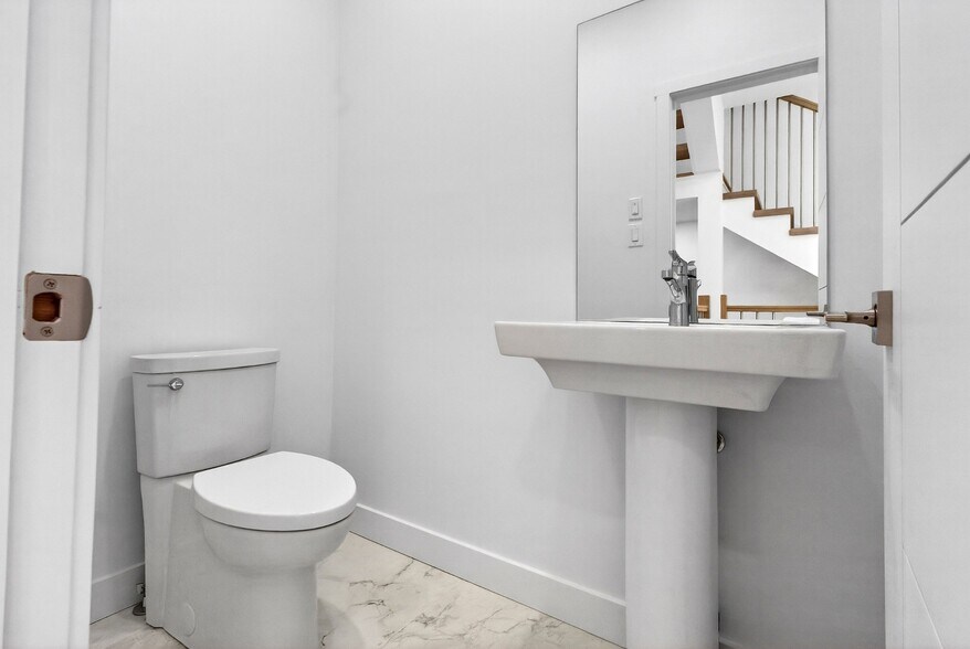 More Photos Of 14 Stevens Av, Ottawa Apartments For Sale