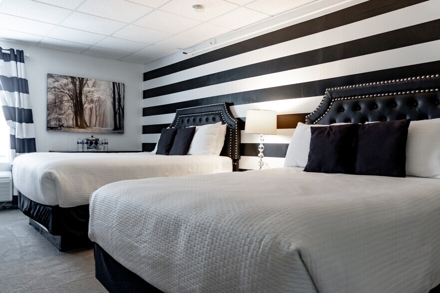 More Photos Of 231 Main St, Frankfort Hotel For Sale