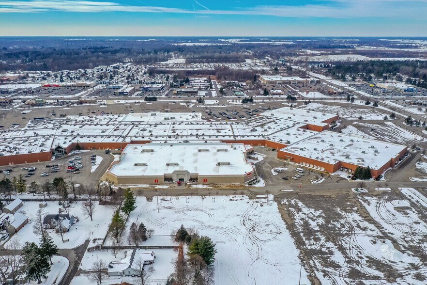 More Photos Of 4350 24th Ave, Fort Gratiot Freestanding For Lease