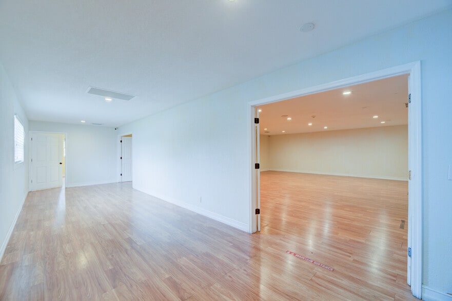 More Photos Of 359 10th St, West Palm Beach Storefront Retail Office For Lease