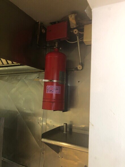 More Photos Of 2210-2220 NE 123rd St, Miami Restaurant For Lease