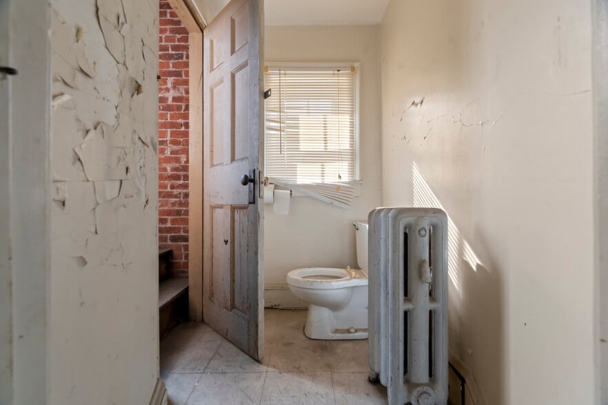 More Photos Of 54 Washington St, Middletown Office For Sale