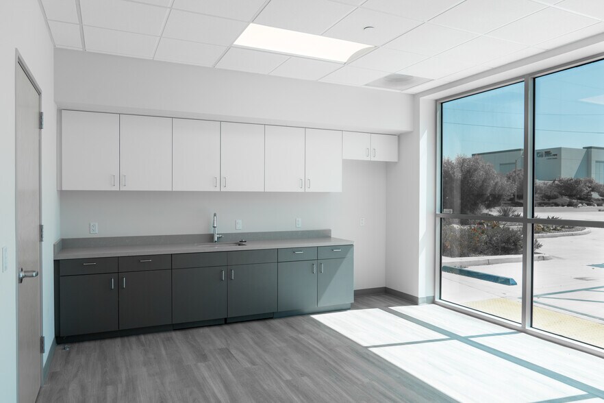 More Photos Of 2133 W Casmalia St, Rialto Manufacturing For Lease