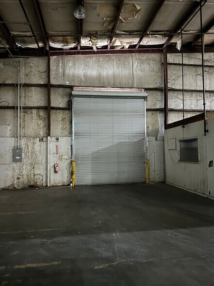 More Photos Of 232 S Industrial Blvd, Calhoun Distribution For Lease