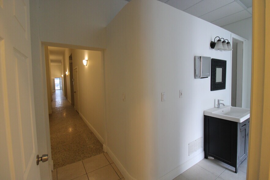 More Photos Of 2029 Tyler St, Hollywood General Retail For Lease