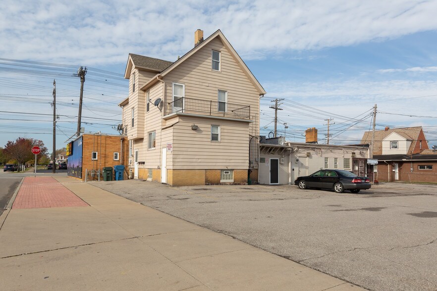 More Photos Of 6001 State Rd, Parma Restaurant For Sale