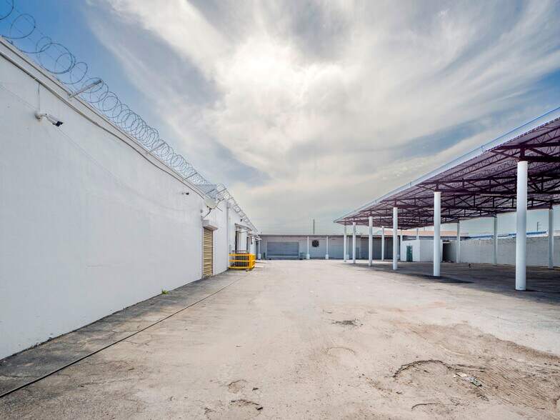 More Photos Of 6865 NW 36th Ave, Miami Manufacturing For Sale