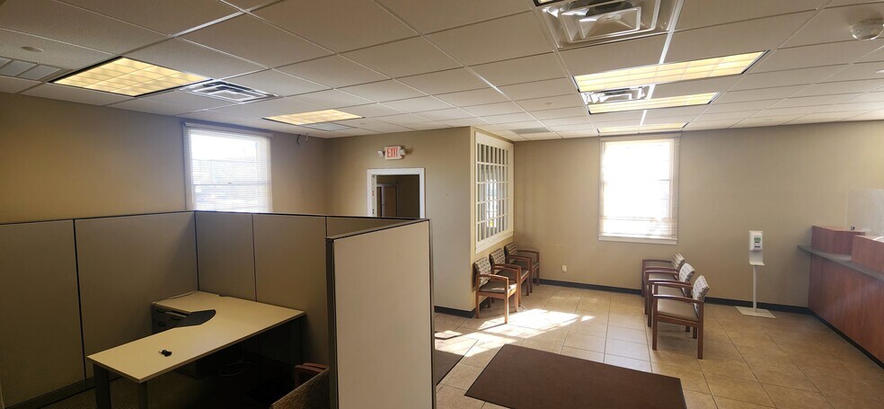 More Photos Of 159 E Valley St, Abingdon Medical For Lease