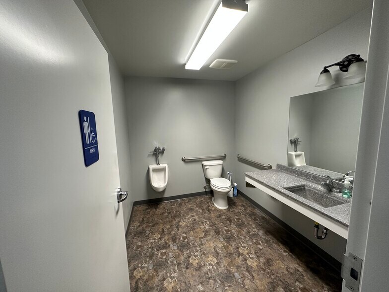 More Photos Of 600 West Street NE, Cedar Springs Office For Lease