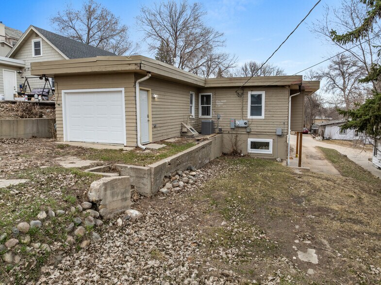 More Photos Of 1113 10th St NW, Minot Multifamily For Sale