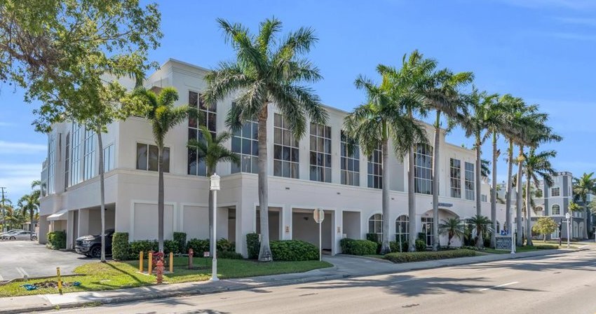 More Photos Of 599 9th St N, Naples Medical For Sale