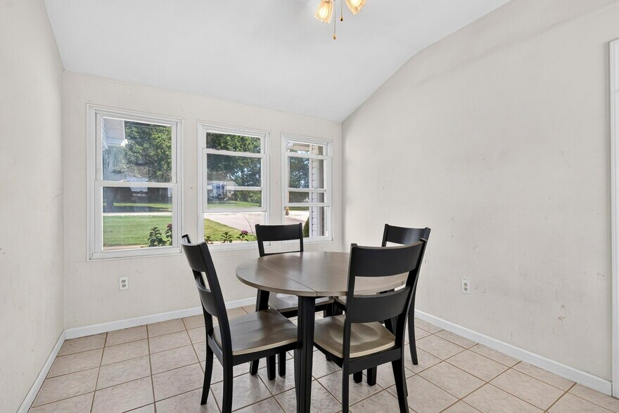 More Photos Of 9 Mingo Ln, Lake Saint Louis General Retail For Lease