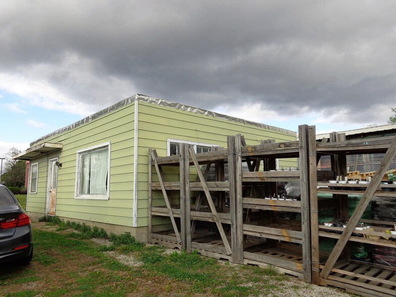 More Photos Of 350 S Parker St, Olathe Garden Center For Sale