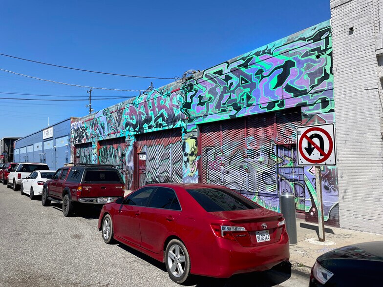 More Photos Of 2315-2319 E 8th St, Los Angeles Warehouse For Lease