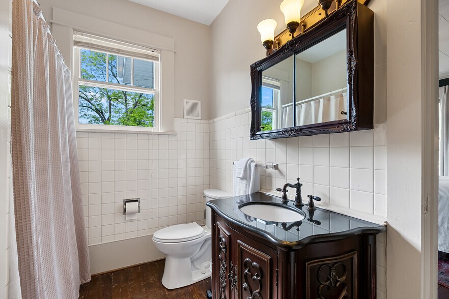 More Photos Of 207 Westminster Hwy, Westminster Specialty For Sale