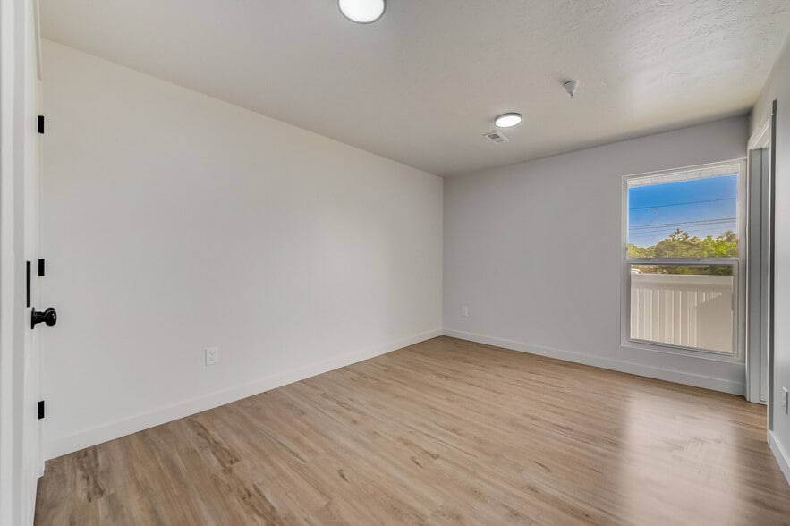 More Photos Of 404 E 5600 S, Salt Lake City Apartments For Sale