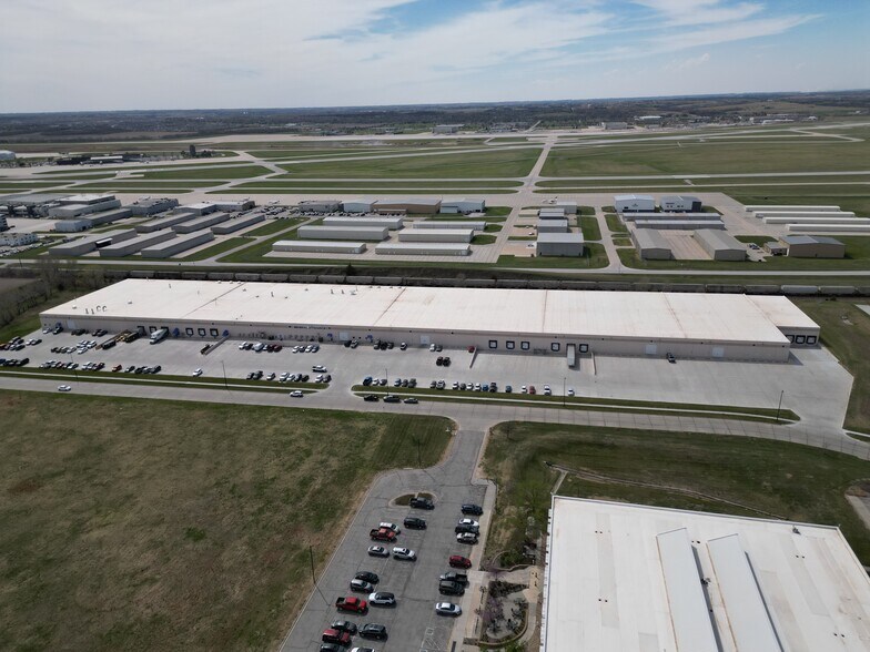 More Photos Of 4555 NW 14th St, Lincoln Industrial For Sale