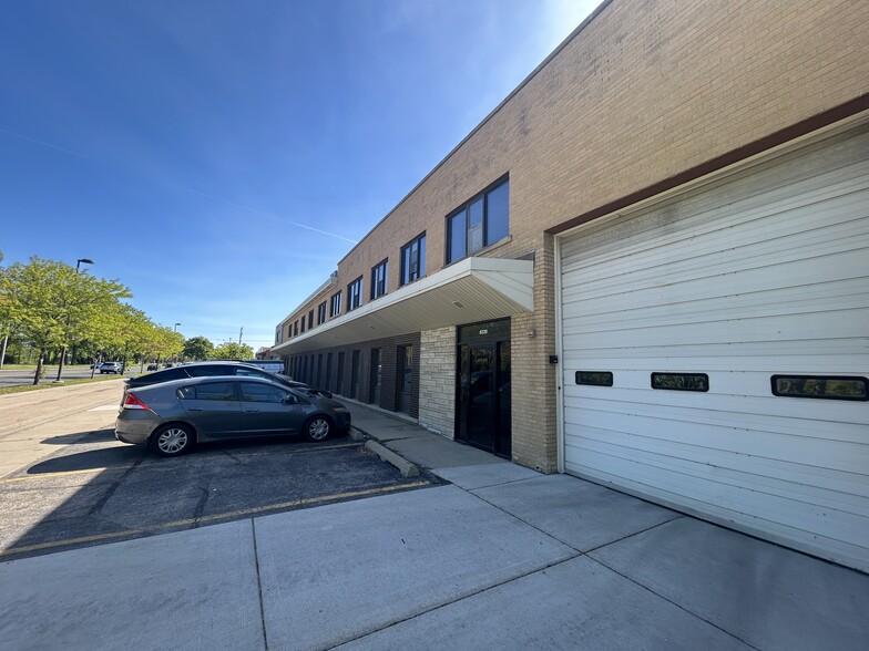 Primary Photo Of 8228 N McCormick Blvd, Skokie Manufacturing For Lease