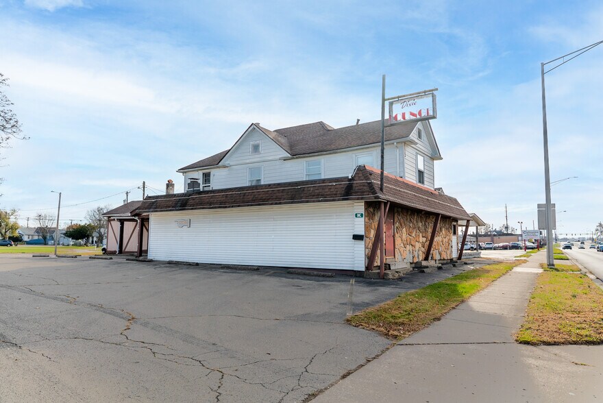 More Photos Of 3108 N Dixie Dr, Dayton Restaurant For Sale