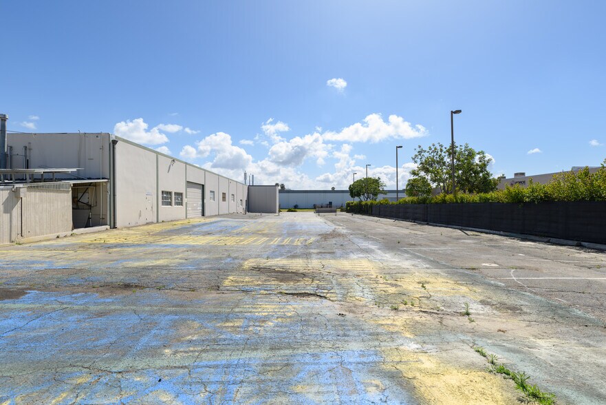 More Photos Of 2221 Statham Blvd, Oxnard Warehouse For Sale