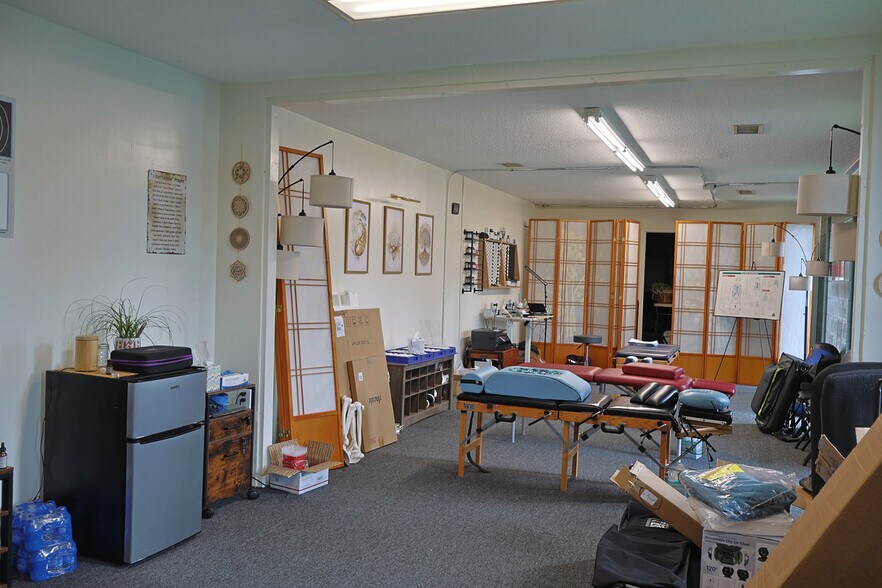 More Photos Of 97 Industrial Park Rd, Roebuck Office For Lease