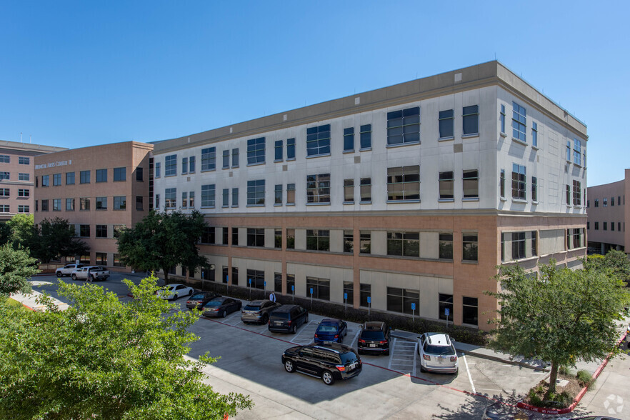 Primary Photo Of 17350 St. Lukes Way, The Woodlands Medical For Lease