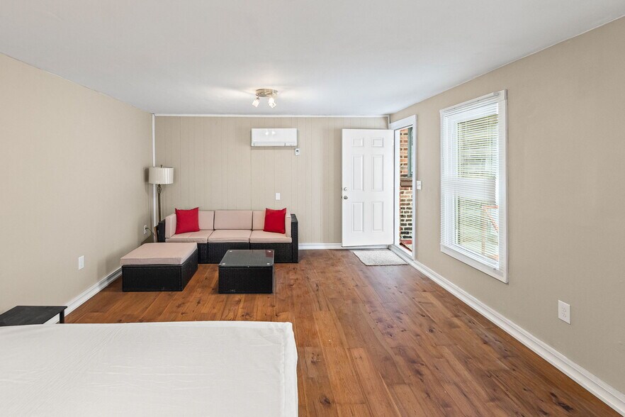 More Photos Of 6 S Division St, Du Quoin General Retail For Sale