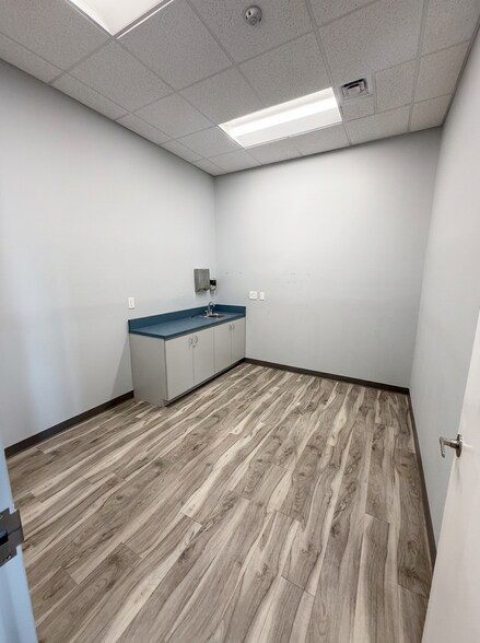 More Photos Of 7701 W Hillsborough Ave, Tampa Storefront For Lease