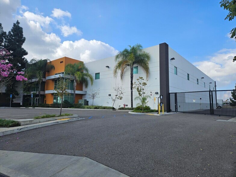 More Photos Of 9911 Romandel Ave, Santa Fe Springs Distribution For Lease