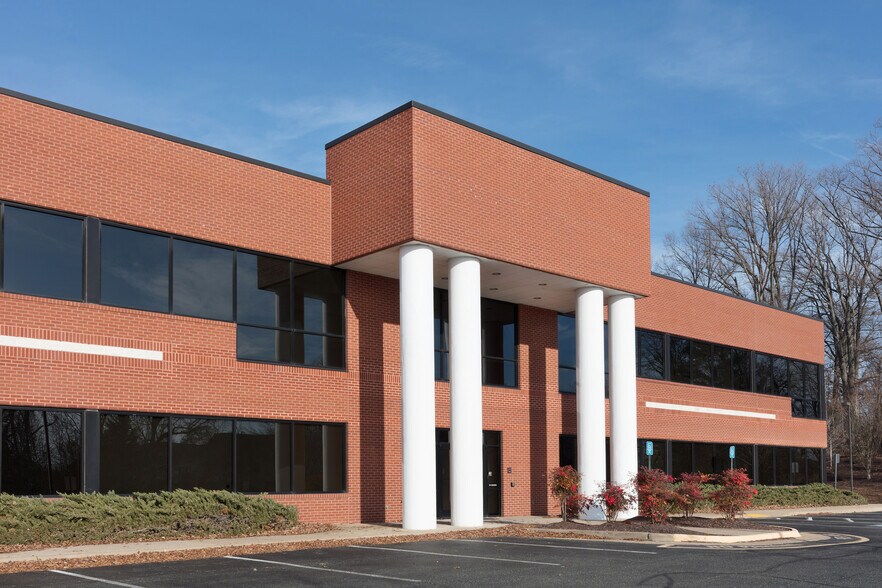 More Photos Of 16 Center St, Stafford Office For Lease