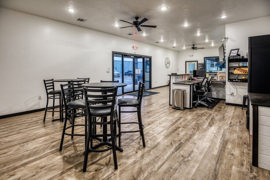 More Photos Of 2762 State Highway 21 E, Caldwell Warehouse For Lease