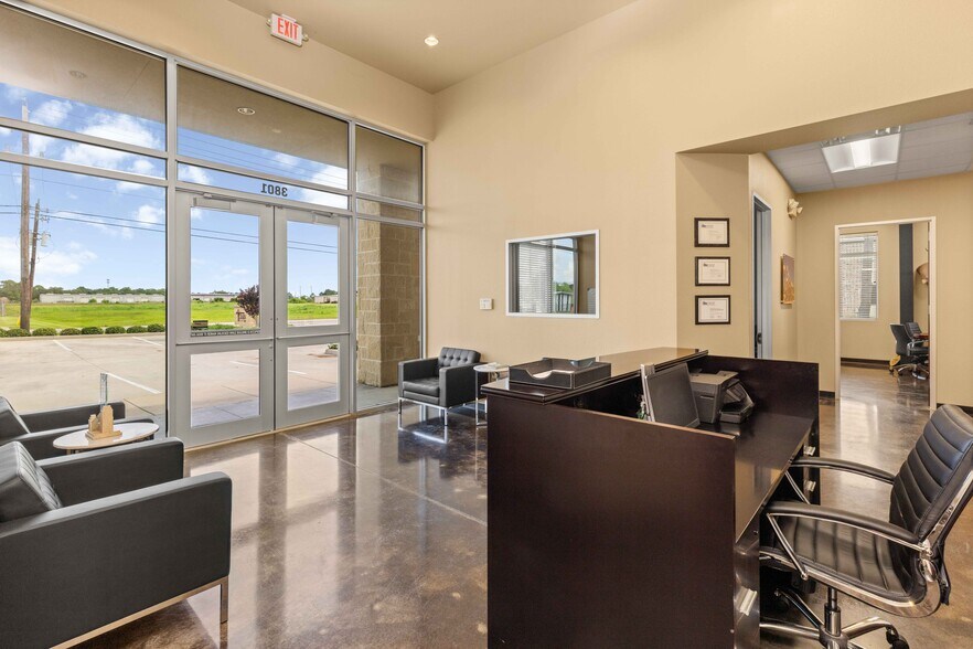 More Photos Of 3801 Knapp Rd, Pearland Loft Creative Space For Sale